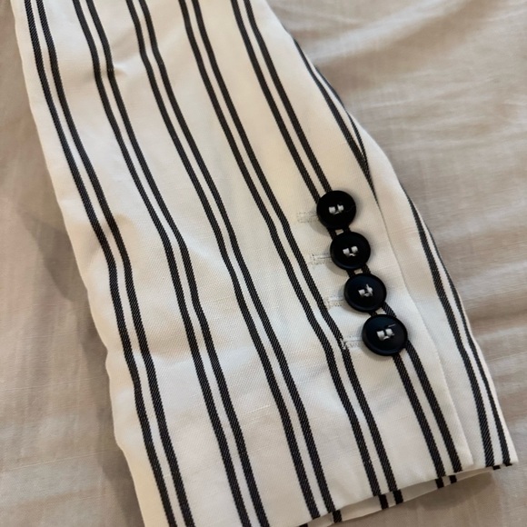 Judith & Charles Roccoco Linen Blend Blazer - Picture 7 of 11